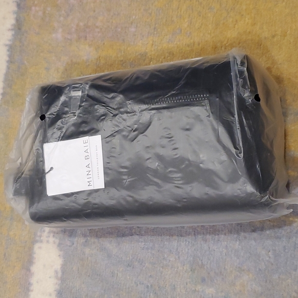 NWT Mina Baie Black/Gunmetal Londini - Picture 2 of 3